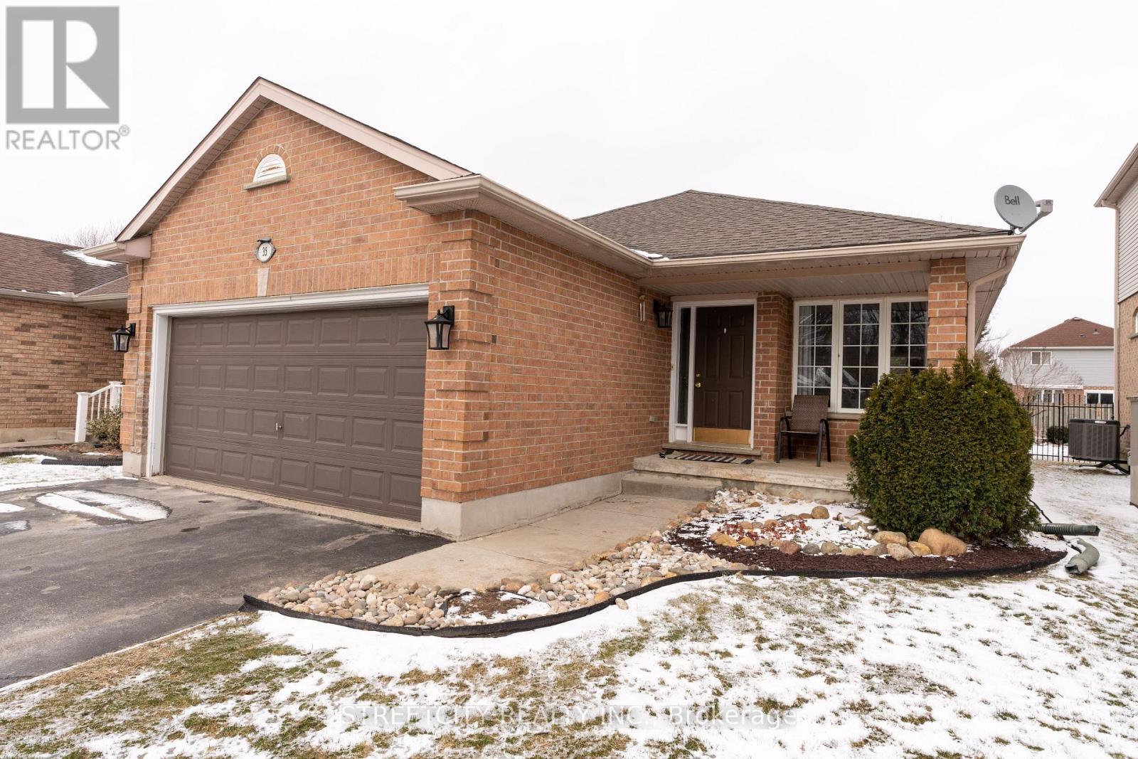 35 Juniper Crescent, Strathroy-Caradoc, Ontario  N7G 4G4 - Photo 3 - X12895446