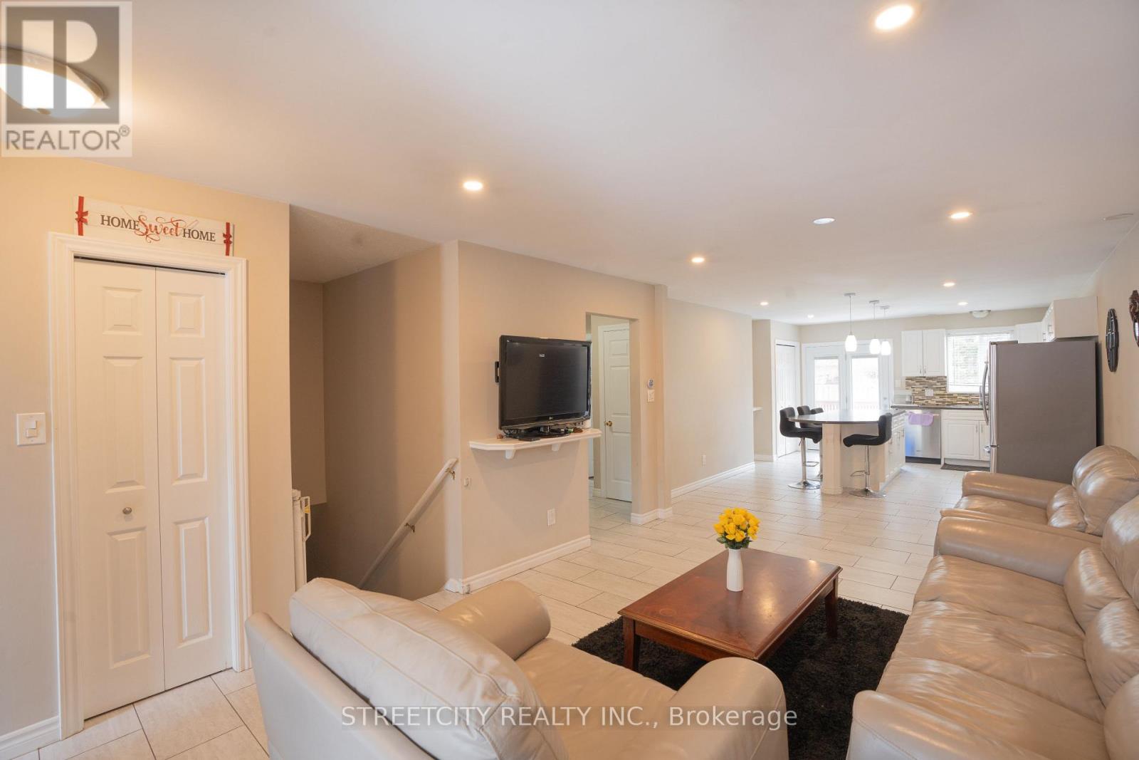 35 Juniper Crescent, Strathroy-Caradoc, Ontario  N7G 4G4 - Photo 7 - X12895446