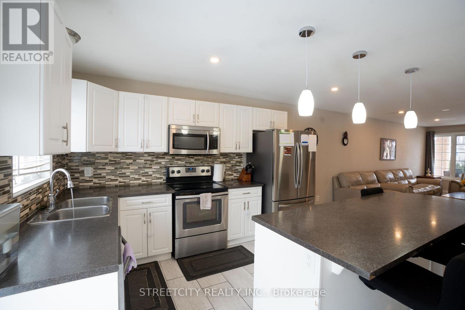 35 Juniper Crescent, Strathroy-Caradoc, Ontario  N7G 4G4 - Photo 8 - X12895446