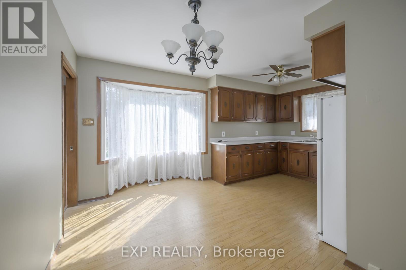 289 Fairhaven Circle, London East, Ontario  N5W 1E4 - Photo 4 - X12895544