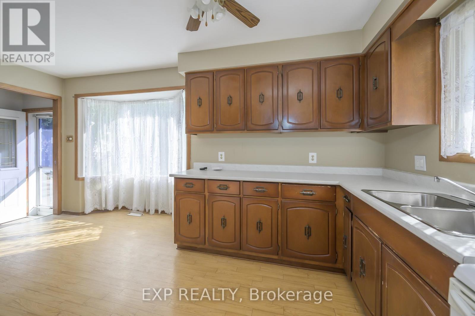 289 Fairhaven Circle, London East, Ontario  N5W 1E4 - Photo 6 - X12895544