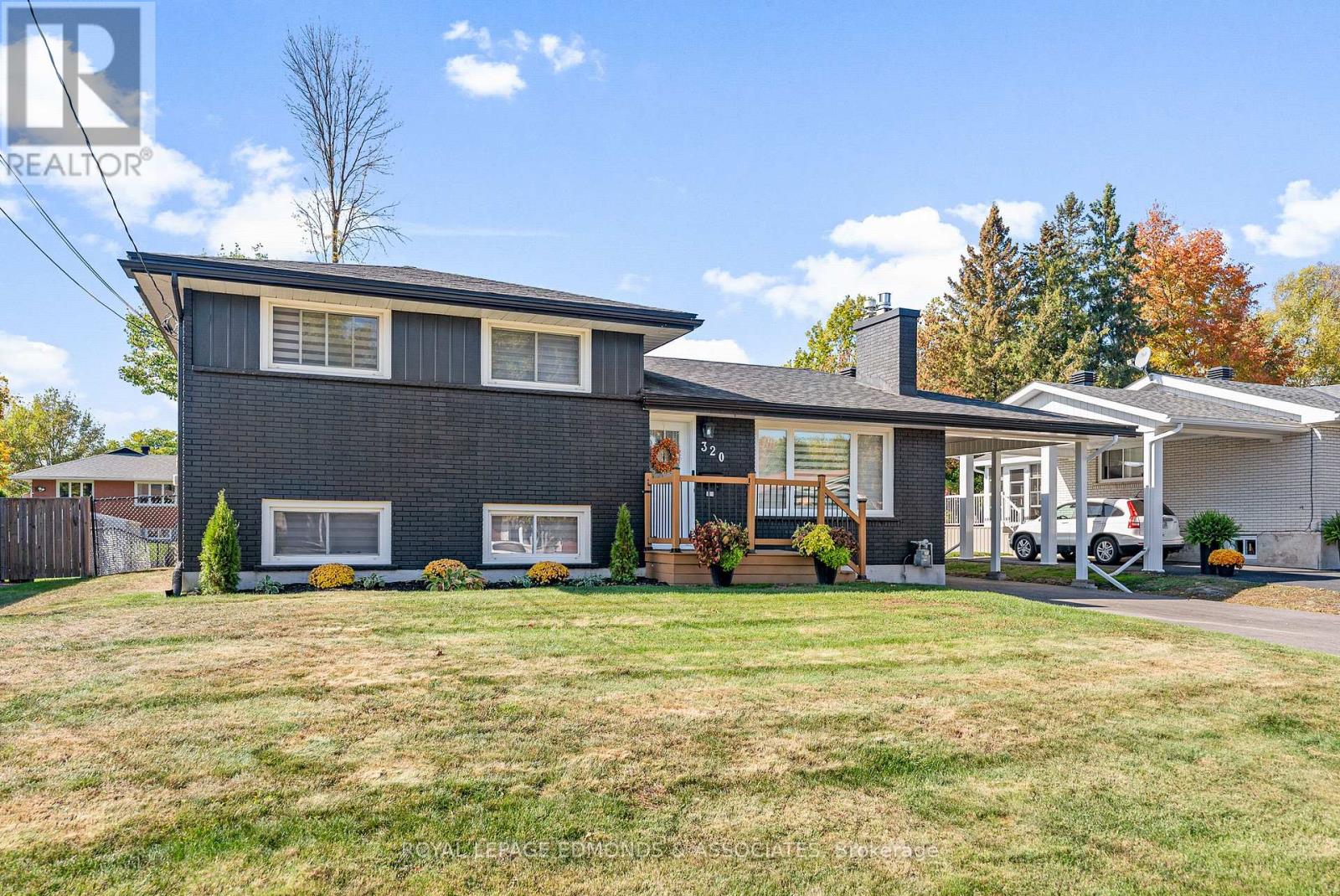 320 Patricia Avenue, Pembroke, Ontario  K8A 2C2 - Photo 2 - X12895444