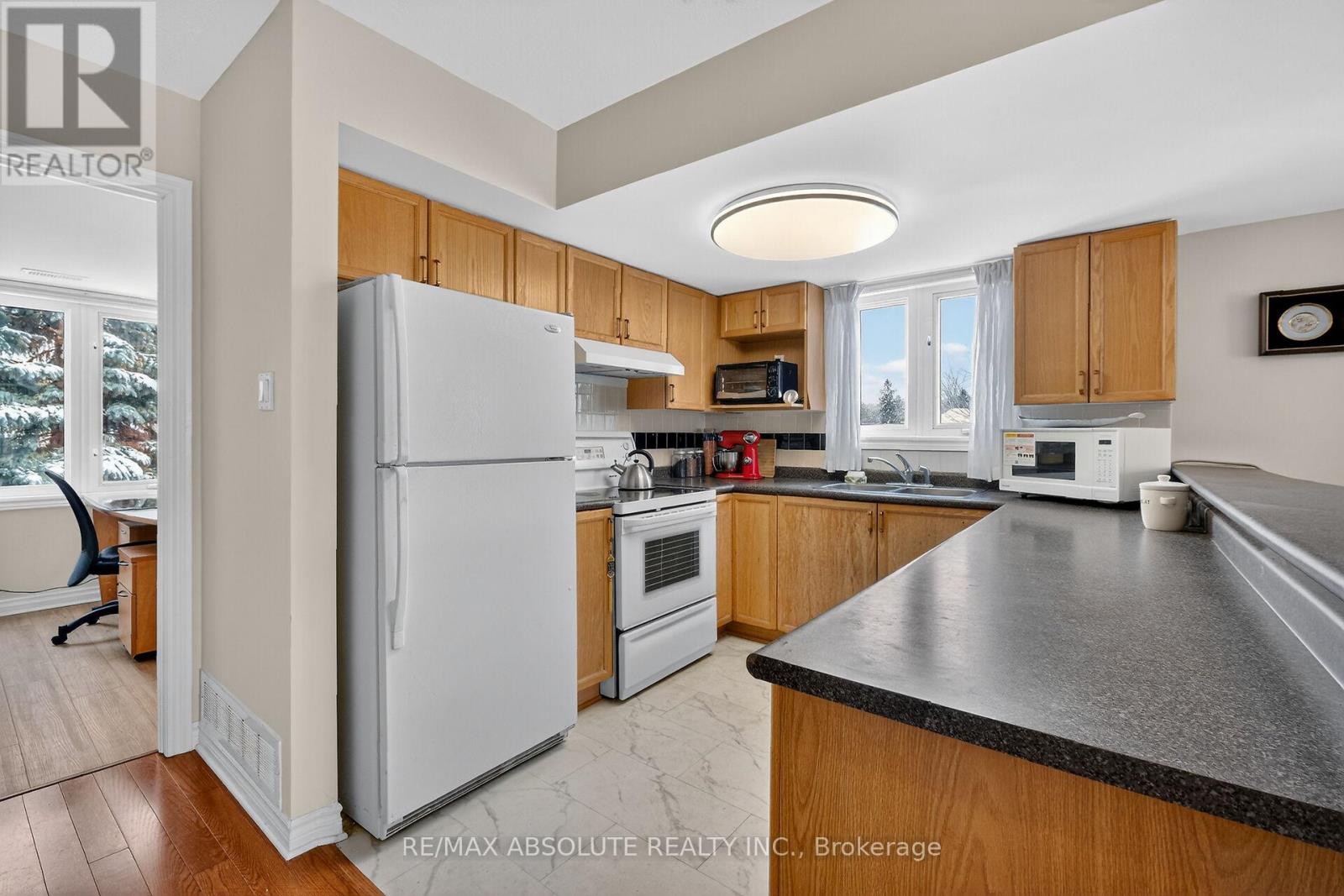 117 Tall Pines Private, Ottawa, Ontario  K2H 1H1 - Photo 16 - X12895454