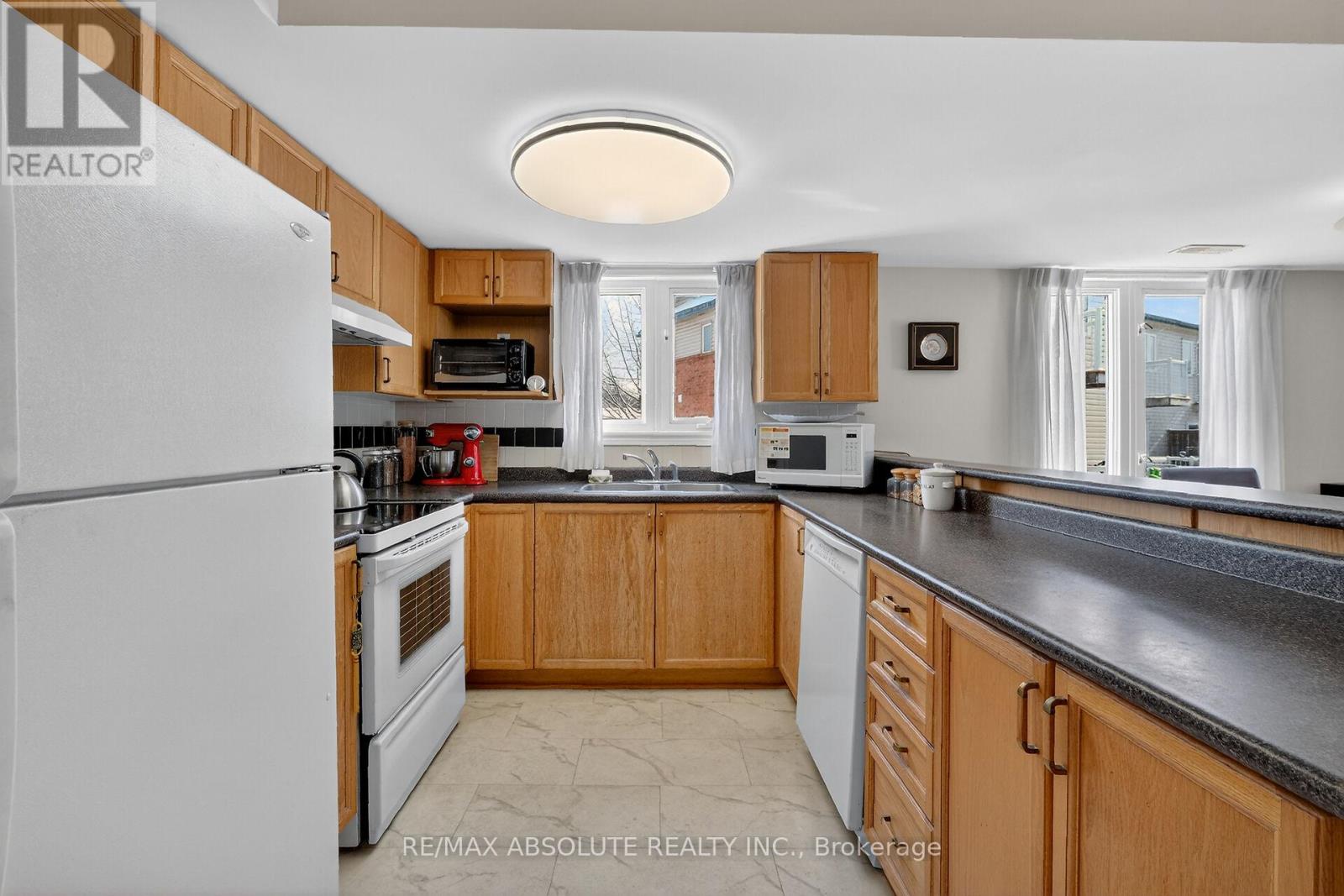 117 Tall Pines Private, Ottawa, Ontario  K2H 1H1 - Photo 17 - X12895454