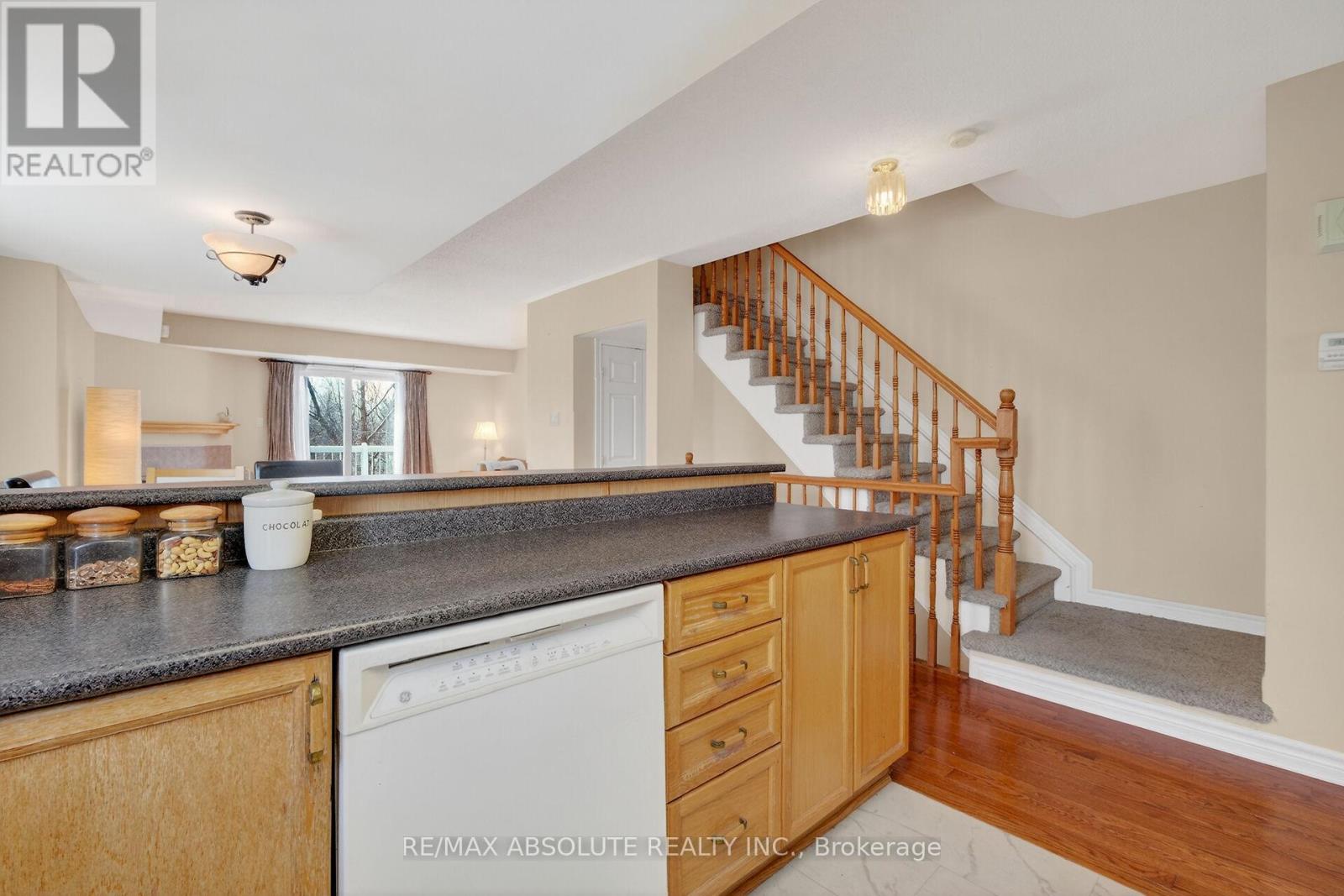 117 Tall Pines Private, Ottawa, Ontario  K2H 1H1 - Photo 21 - X12895454