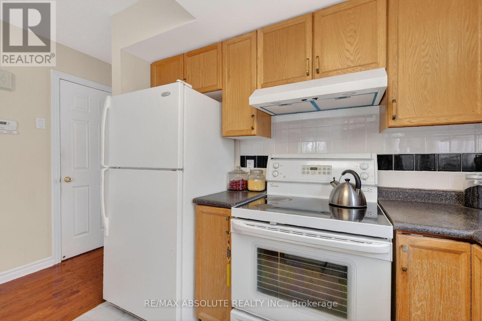 117 Tall Pines Private, Ottawa, Ontario  K2H 1H1 - Photo 22 - X12895454