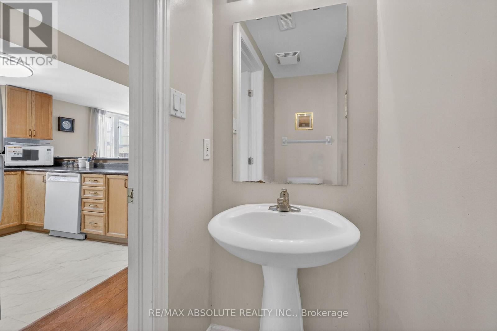 117 Tall Pines Private, Ottawa, Ontario  K2H 1H1 - Photo 27 - X12895454