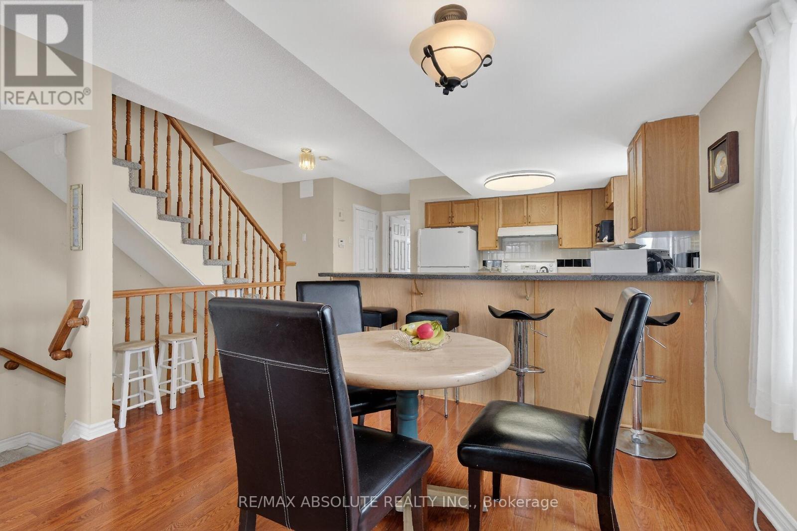 117 Tall Pines Private, Ottawa, Ontario  K2H 1H1 - Photo 9 - X12895454