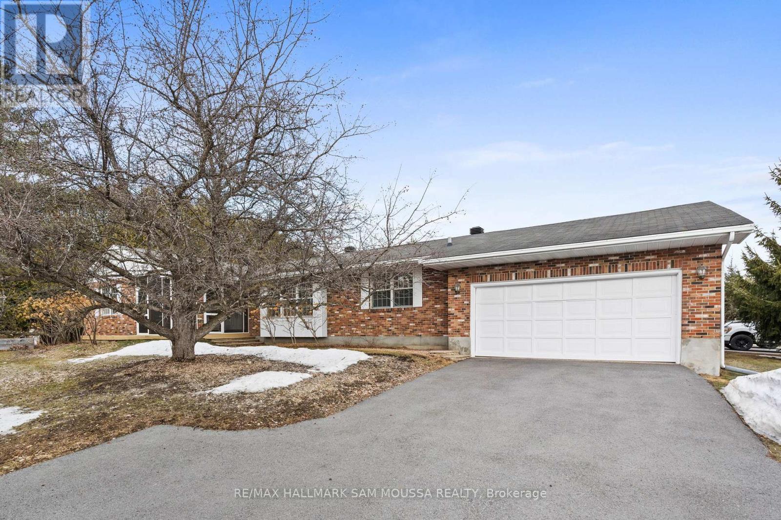 118 JUANITA AVENUE, Ottawa, Ontario