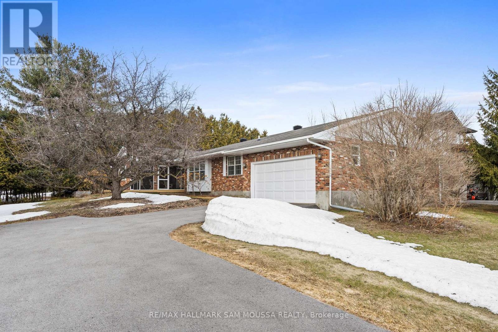 118 Juanita Avenue, Ottawa, Ontario  K0A 1L0 - Photo 2 - X12895540