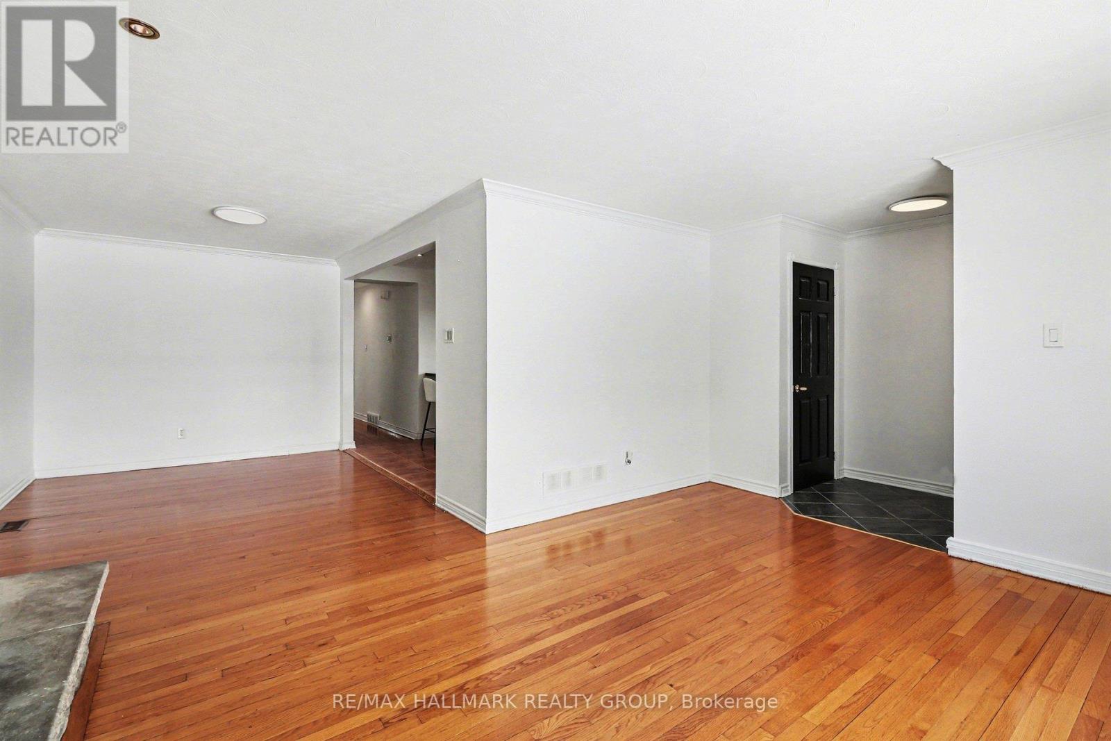 1753 Heron Road, Ottawa, Ontario  K1V 6A2 - Photo 3 - X12895542