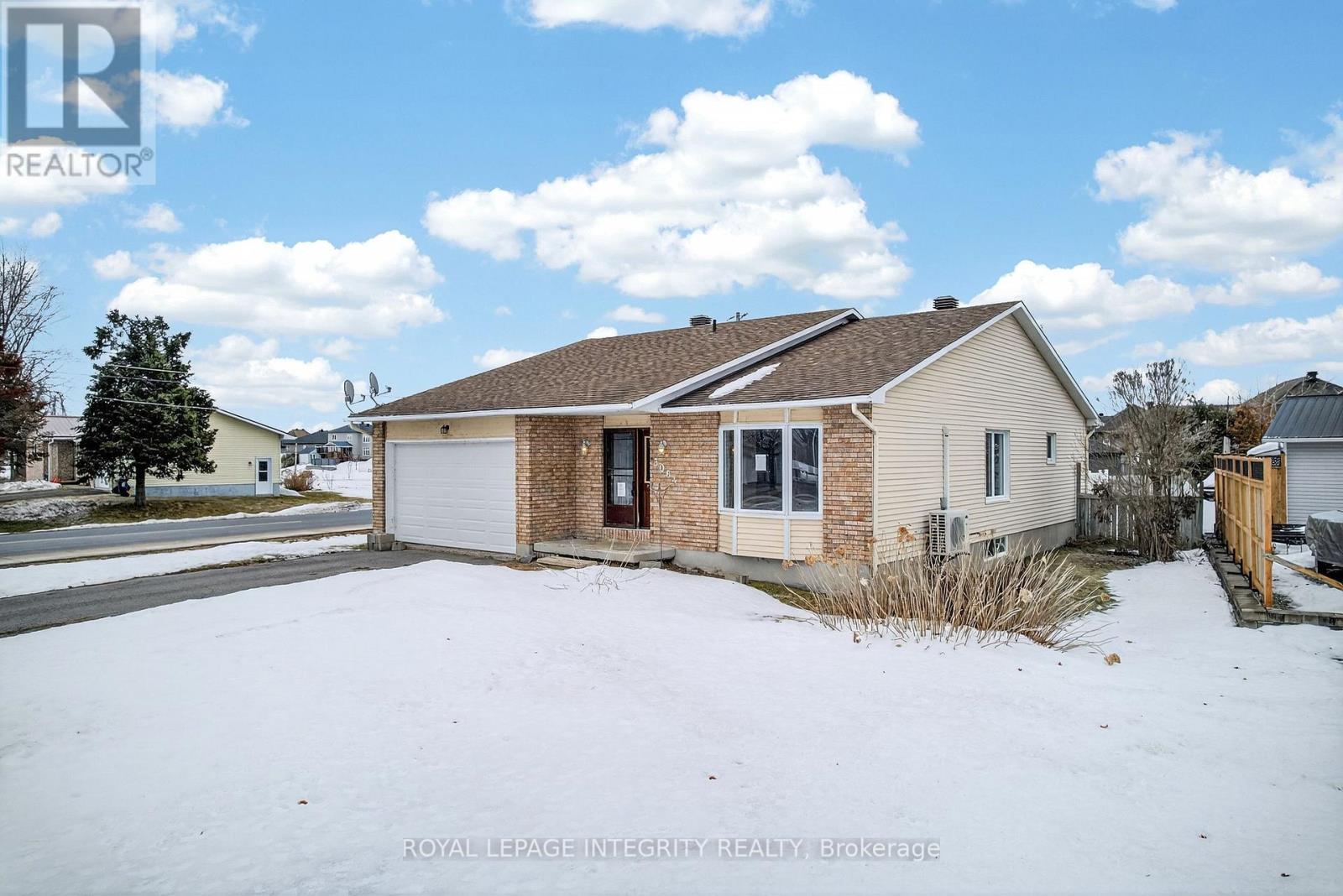 3064 Rue Principale Street, Alfred And Plantagenet, Ontario  K0A 3K0 - Photo 2 - X12895546