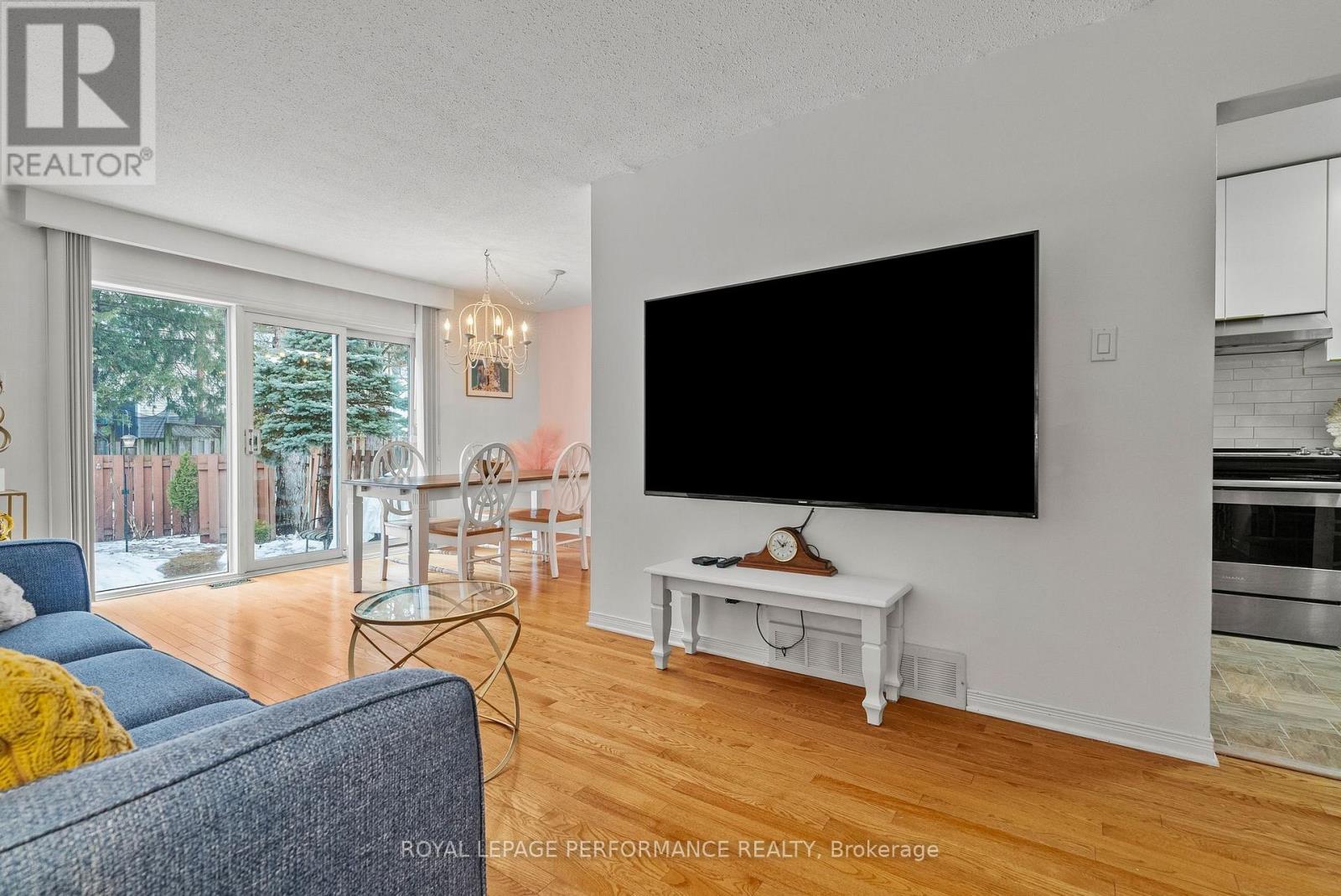 1126 Millwood Court, Ottawa, Ontario  K1C 3G1 - Photo 8 - X12895548