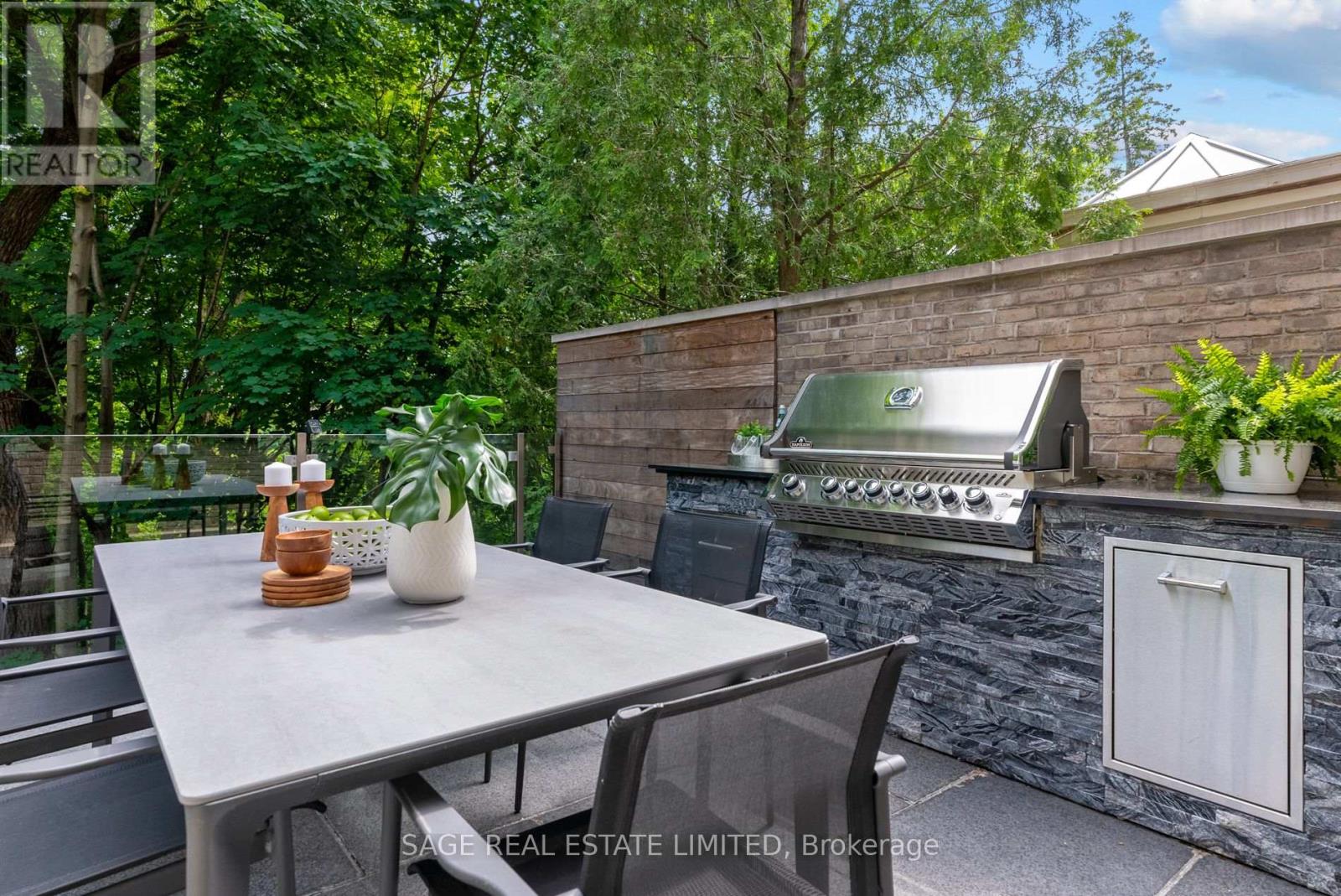 11 Ridgewood Road, Toronto, Ontario  M5P 1T4 - Photo 9 - C12895606