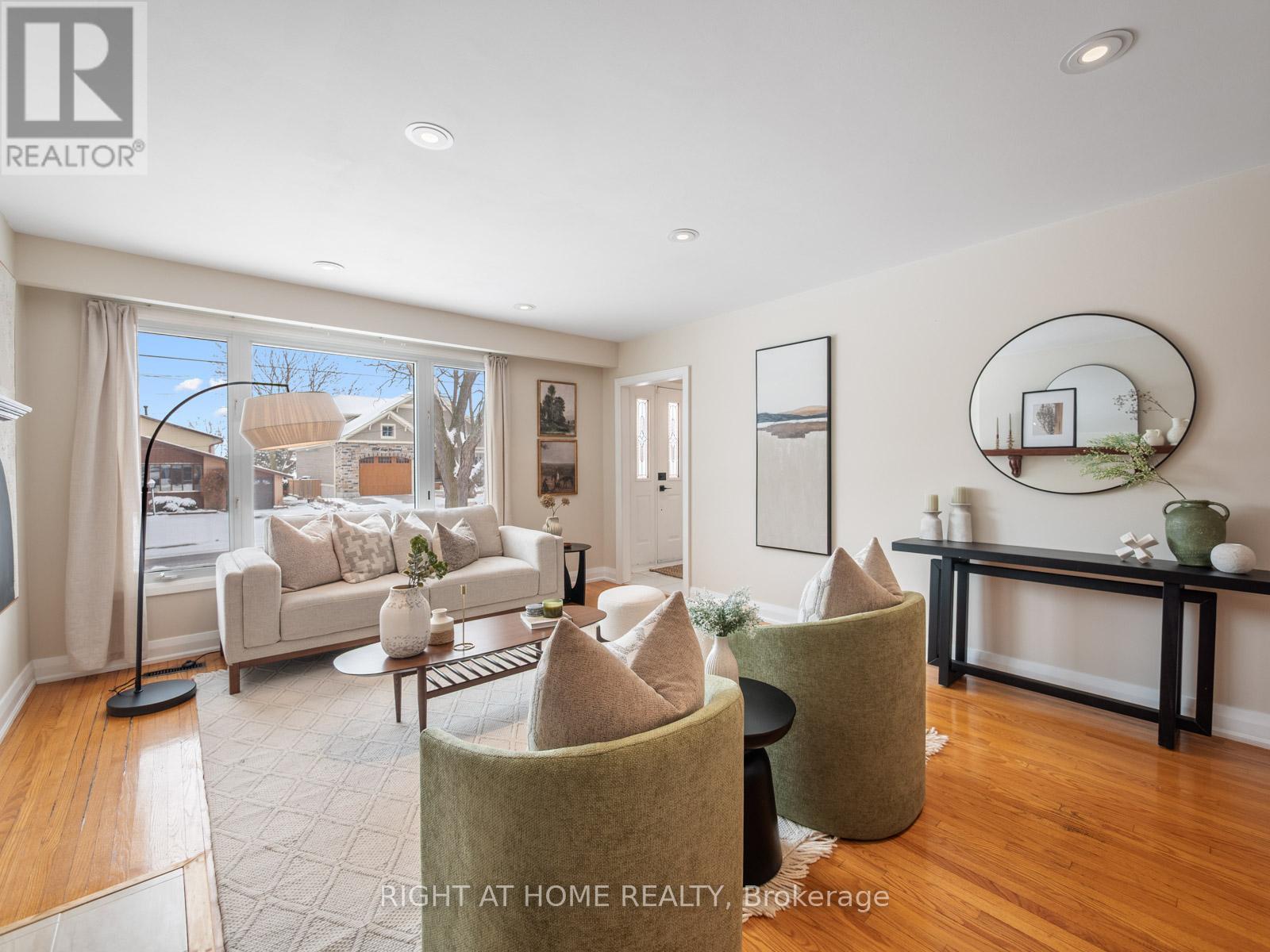 971 Essa Crescent, Pickering, Ontario  L1W 2J2 - Photo 5 - E12895486