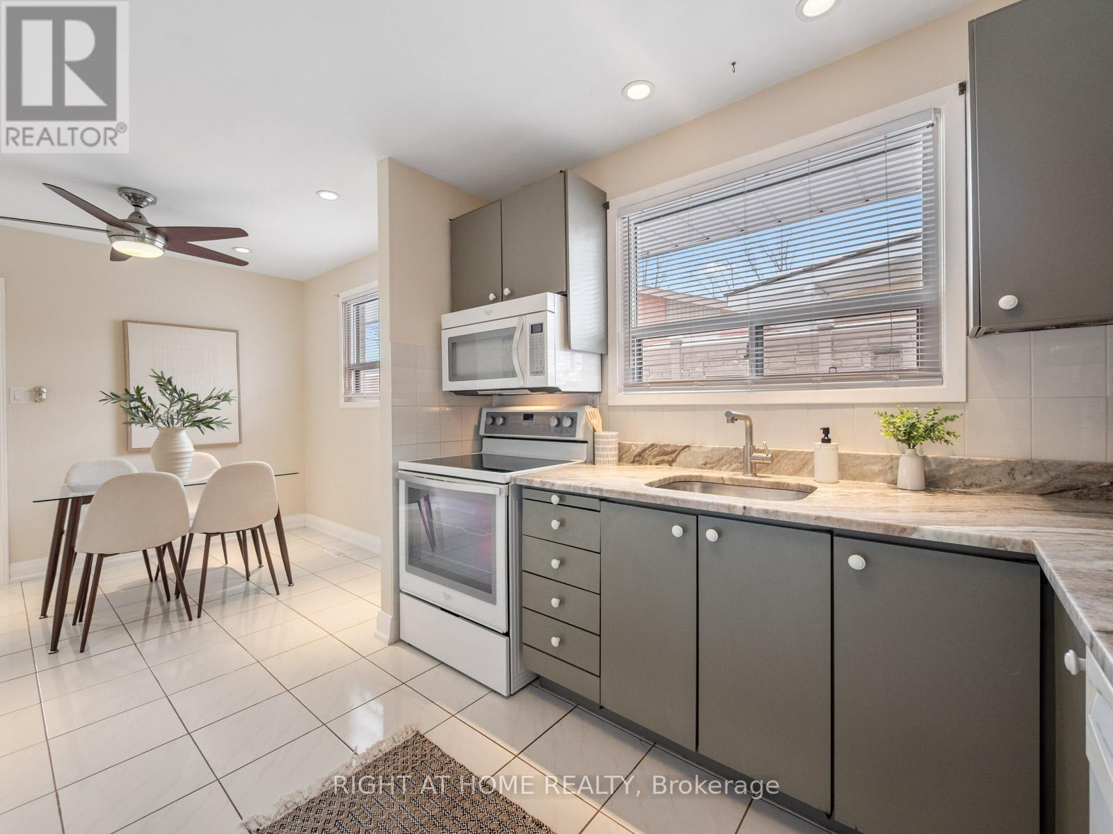 971 Essa Crescent, Pickering, Ontario  L1W 2J2 - Photo 8 - E12895486