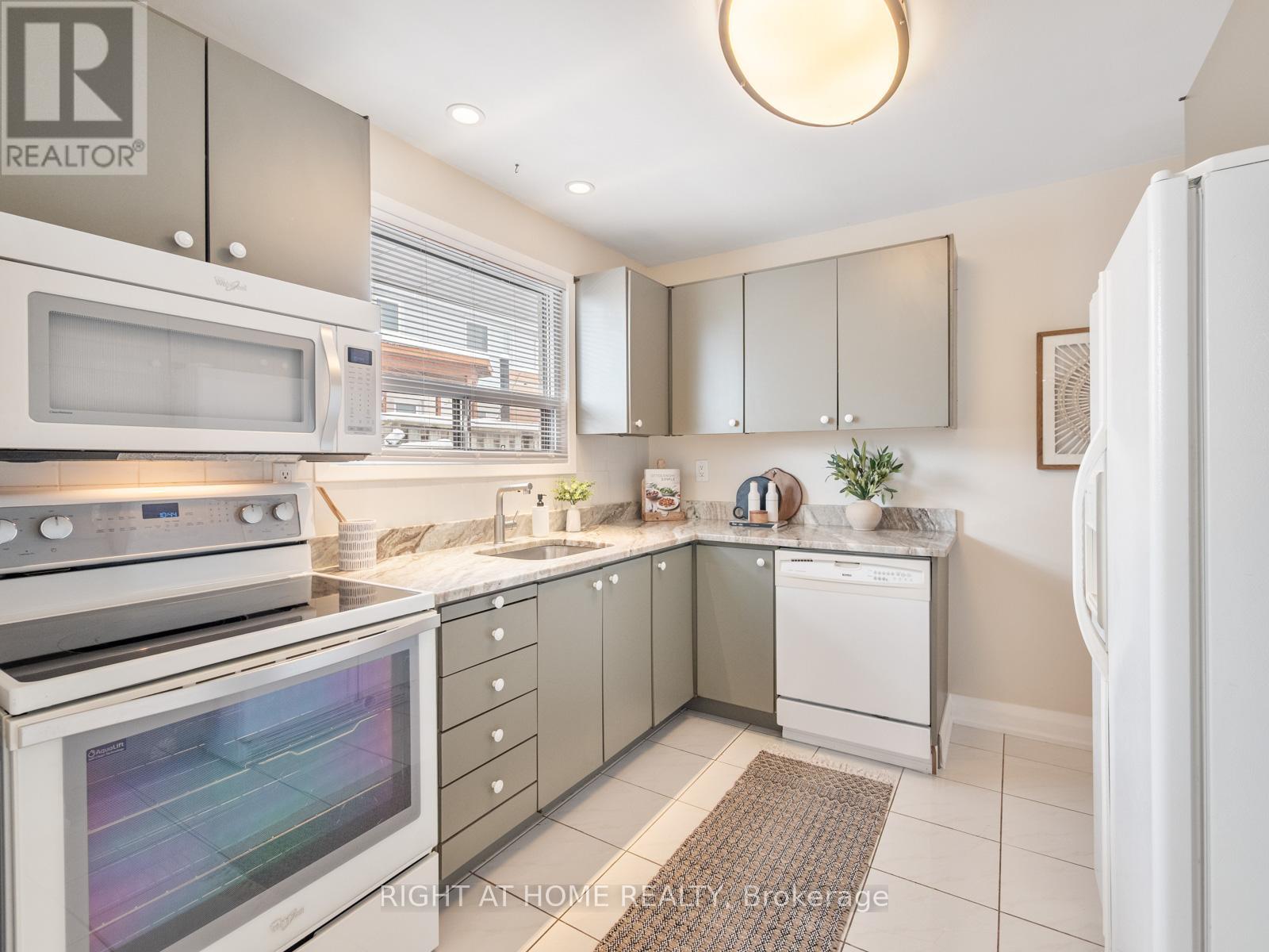 971 Essa Crescent, Pickering, Ontario  L1W 2J2 - Photo 9 - E12895486