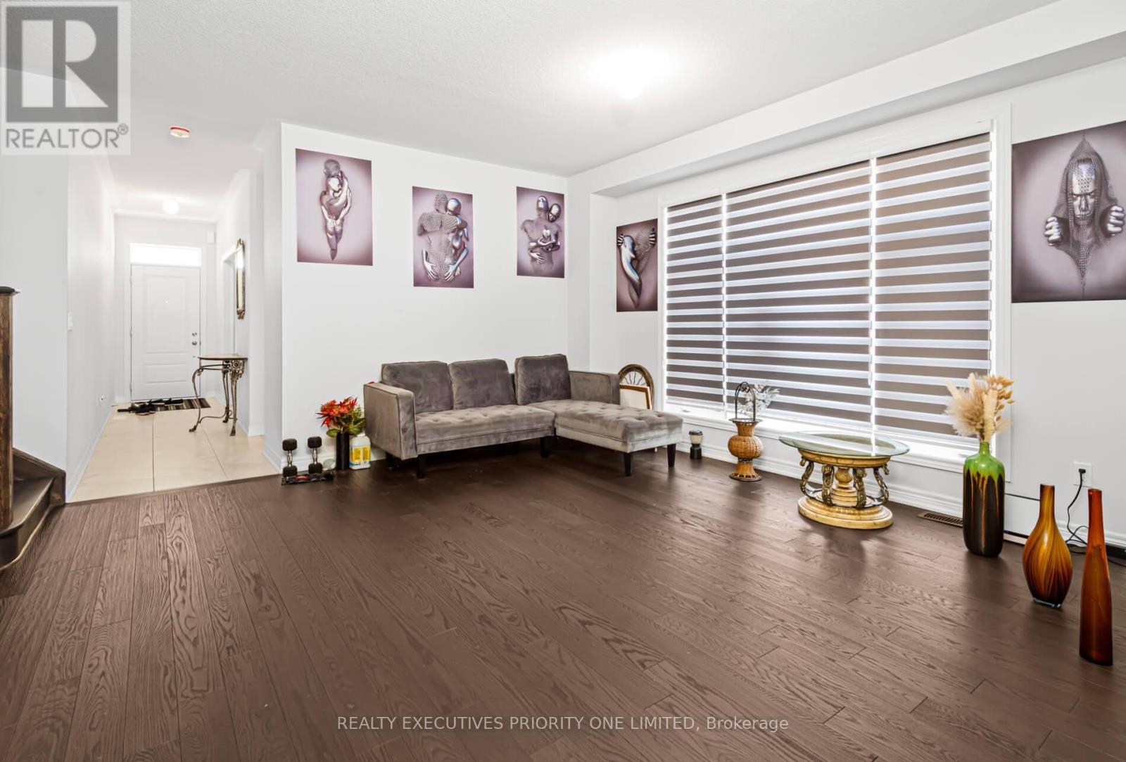 30 Sam Battaglia Crescent, Georgina, Ontario  L0E 1R0 - Photo 2 - N12895482