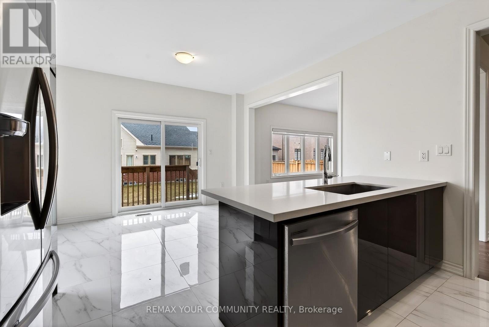 5 Valleo Street, Georgina (Keswick North), Ontario  L4P 0J8 - Photo 10 - N12893354