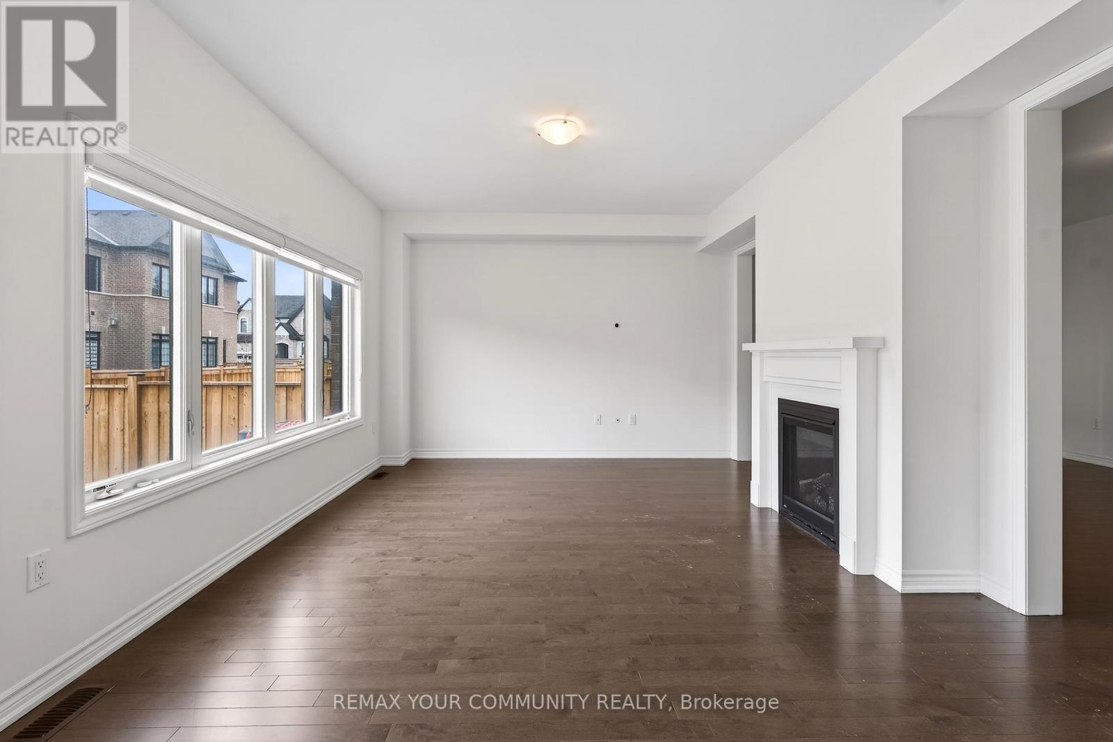 5 Valleo Street, Georgina (Keswick North), Ontario  L4P 0J8 - Photo 12 - N12893354