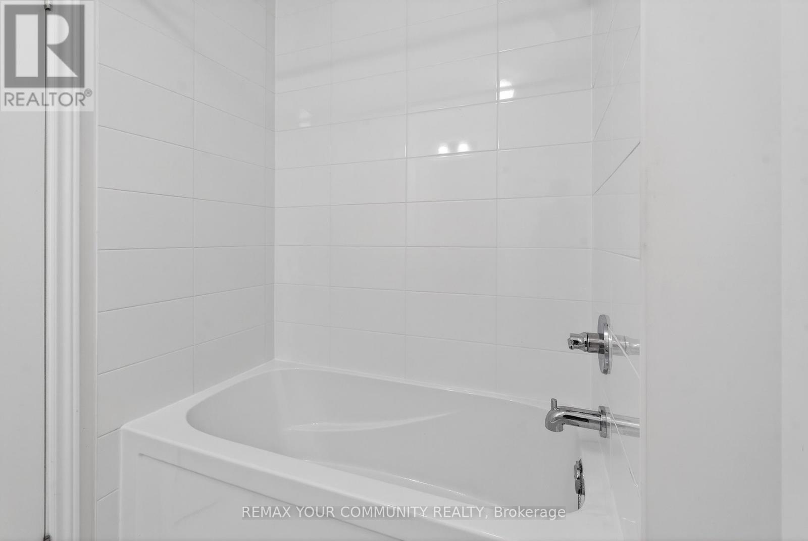 5 Valleo Street, Georgina (Keswick North), Ontario  L4P 0J8 - Photo 41 - N12893354