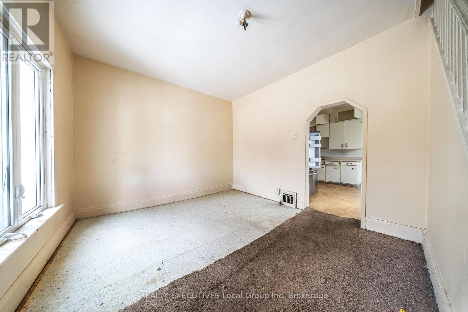 997 Hammond Street, North Bay (Central), Ontario  P1B 2H6 - Photo 5 - X12839348