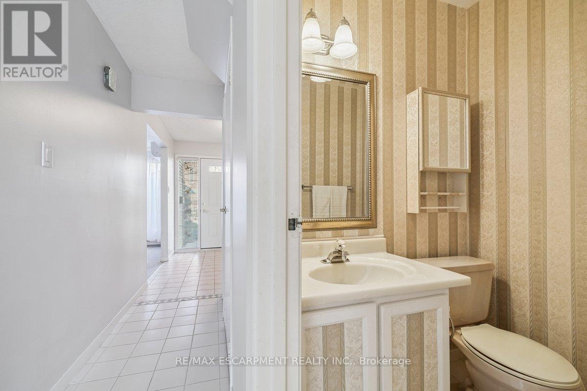 4 - 1552 Kerns Road, Burlington, Ontario  L7P 3A7 - Photo 10 - W12895570