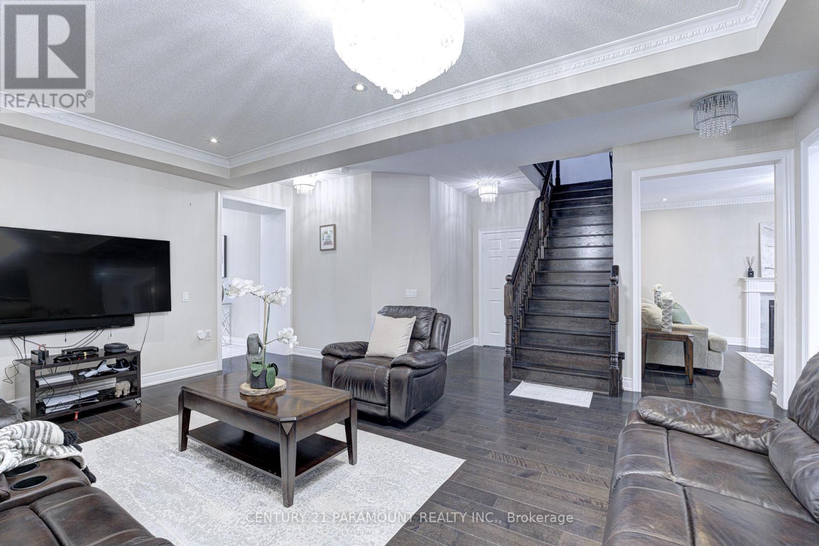 563 Dougall Avenue E, Caledon, Ontario  L7C 3Z4 - Photo 11 - W12895598