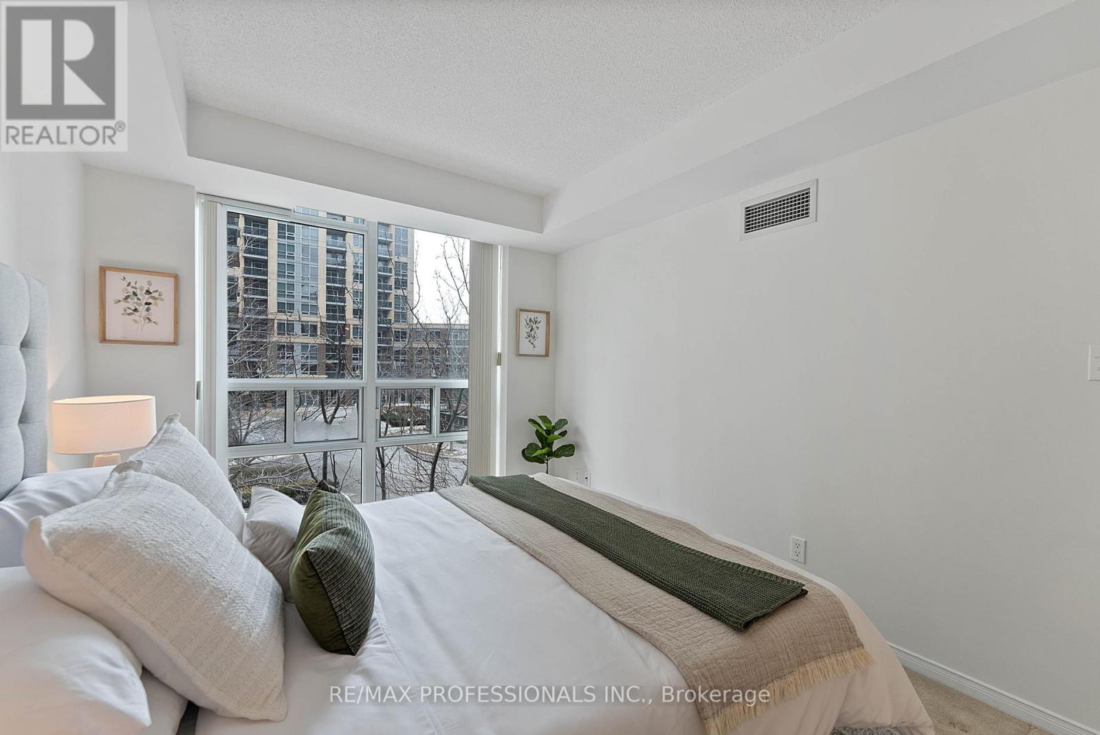 206 - 7 Michael Power Place, Toronto, Ontario  M9A 0A4 - Photo 19 - W12895608