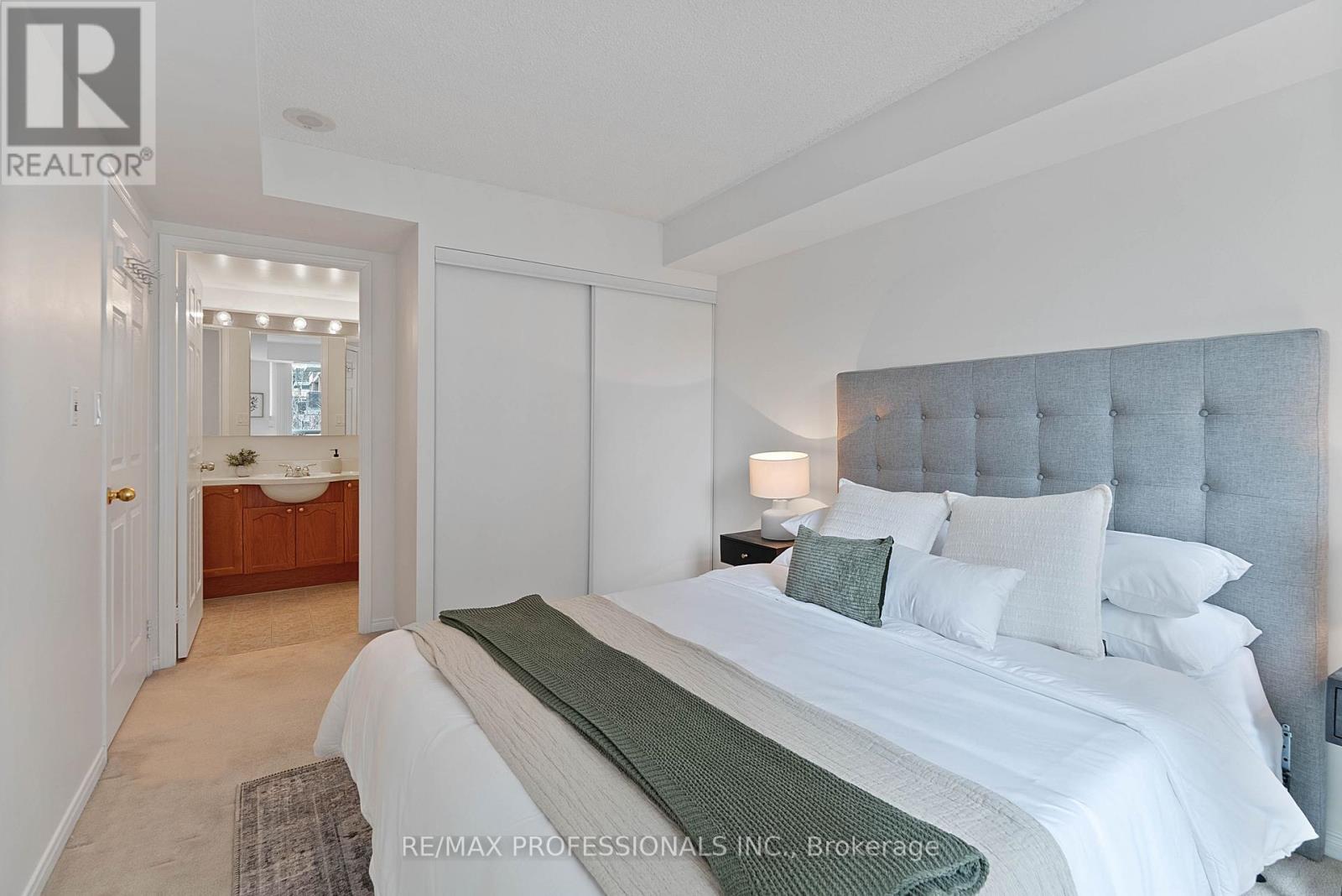 206 - 7 Michael Power Place, Toronto, Ontario  M9A 0A4 - Photo 20 - W12895608