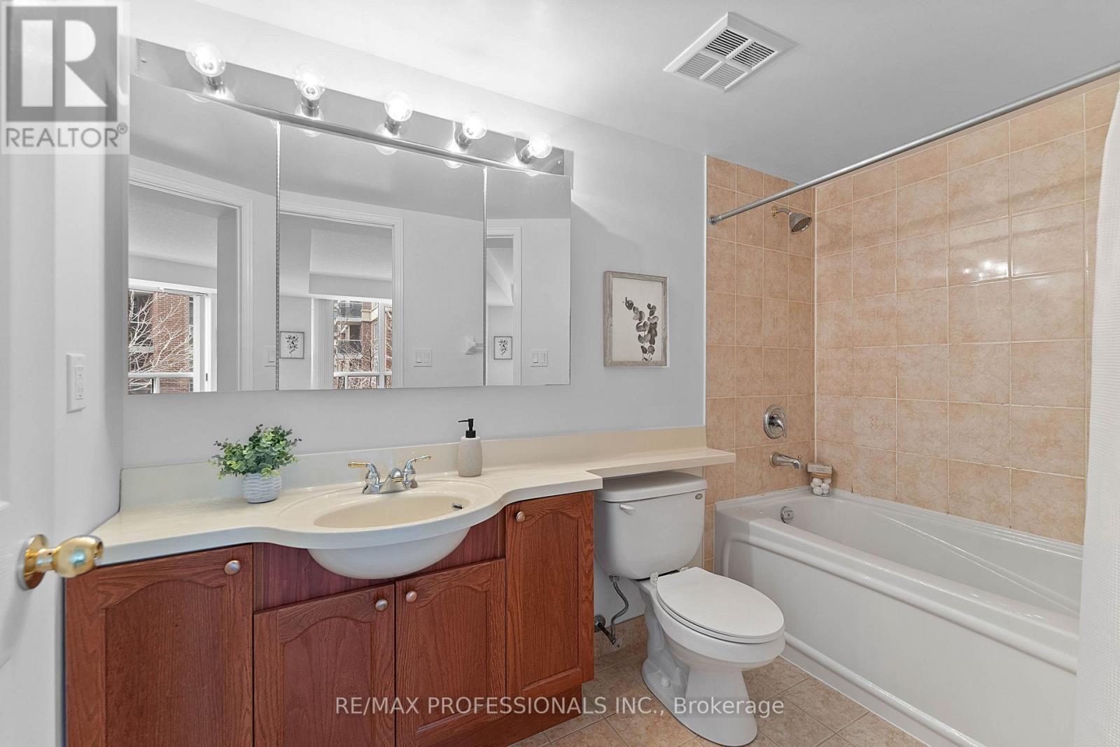 206 - 7 Michael Power Place, Toronto, Ontario  M9A 0A4 - Photo 21 - W12895608