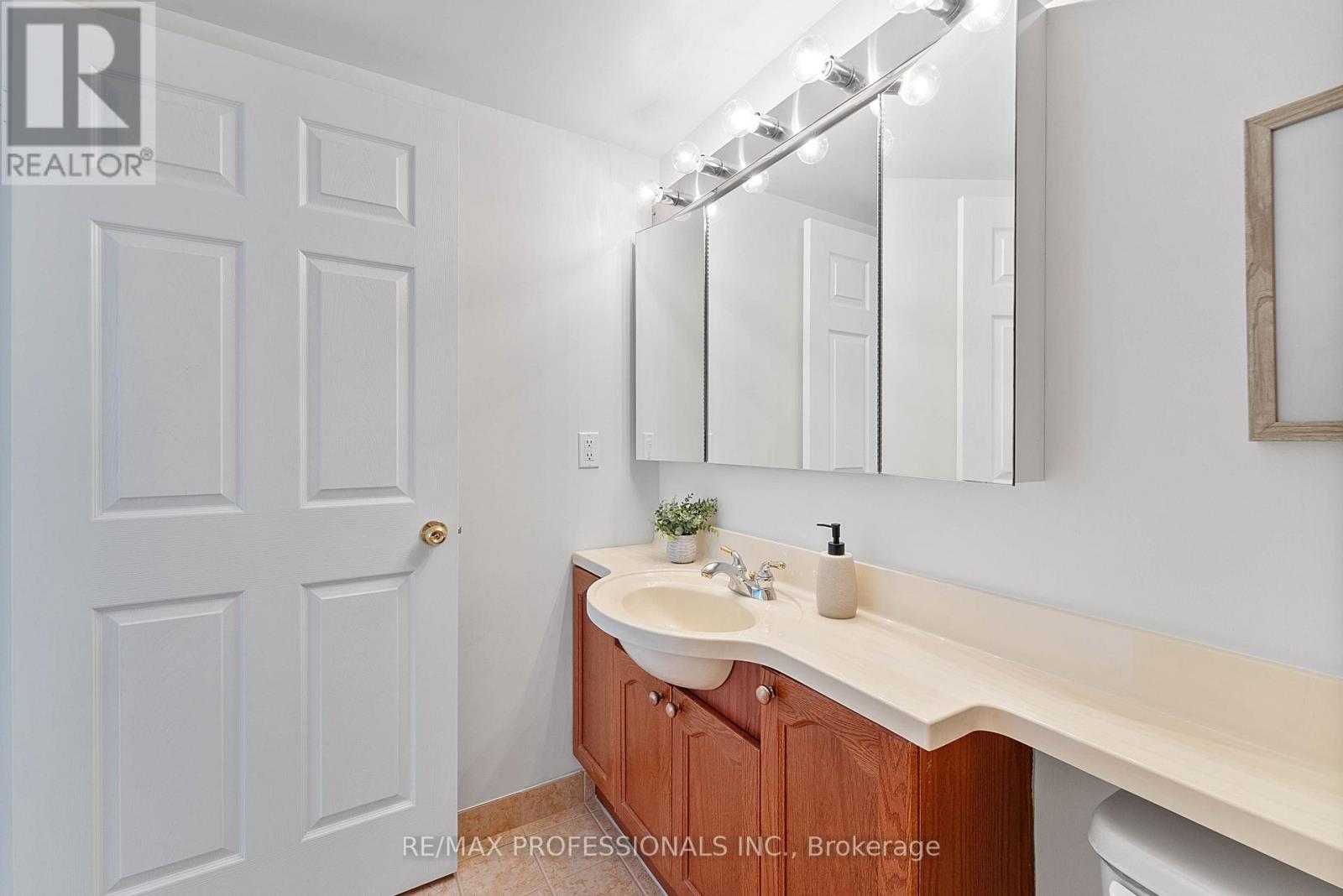 206 - 7 Michael Power Place, Toronto, Ontario  M9A 0A4 - Photo 22 - W12895608