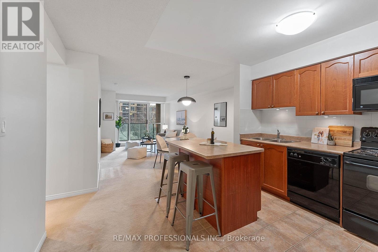 206 - 7 Michael Power Place, Toronto, Ontario  M9A 0A4 - Photo 6 - W12895608