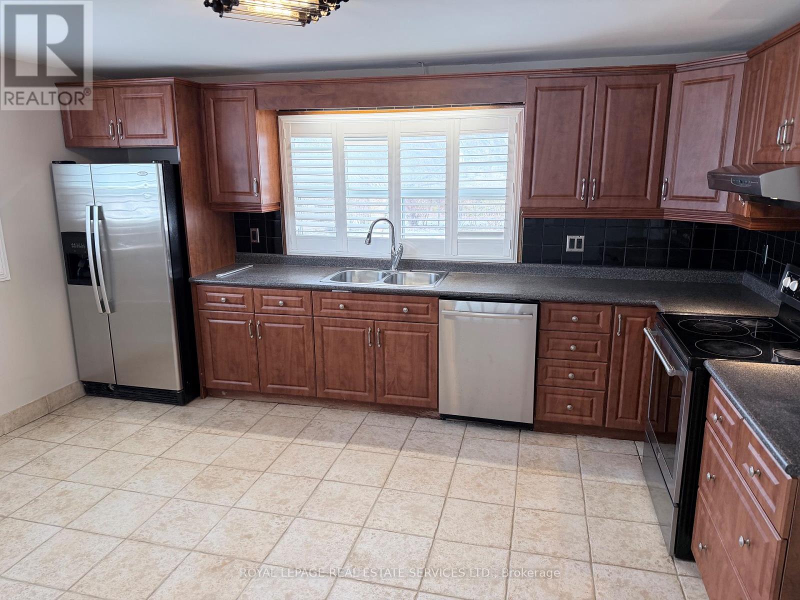 Main Floor - 133 Hawthorne Road, Oakville, Ontario  L6K 1V9 - Photo 10 - W12895616