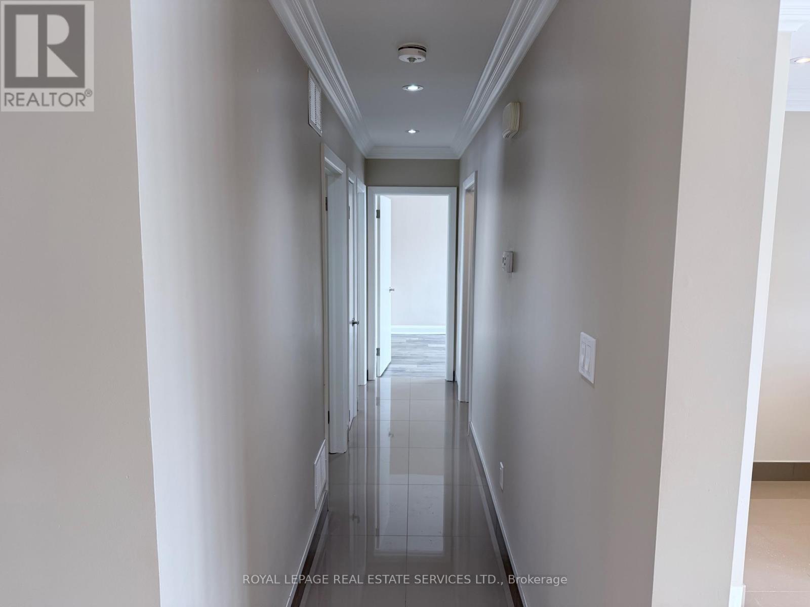 Main Floor - 133 Hawthorne Road, Oakville, Ontario  L6K 1V9 - Photo 11 - W12895616