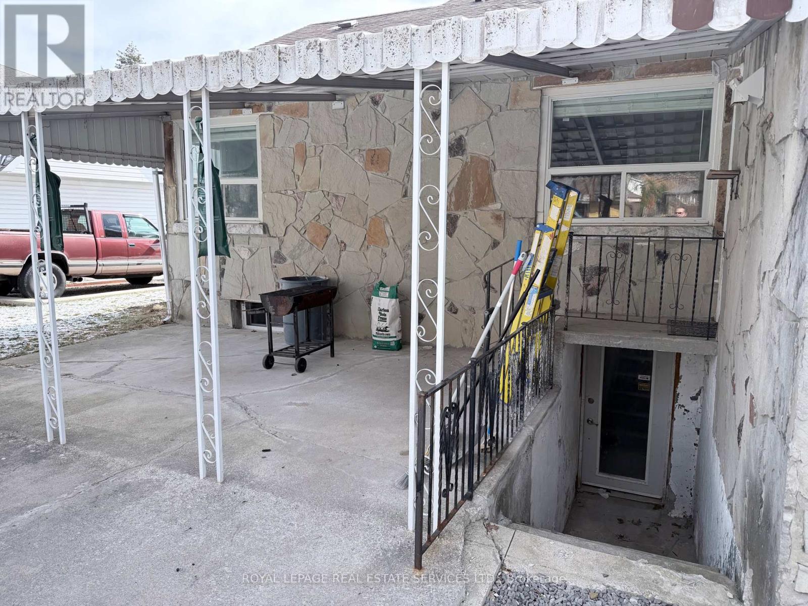 Main Floor - 133 Hawthorne Road, Oakville, Ontario  L6K 1V9 - Photo 19 - W12895616