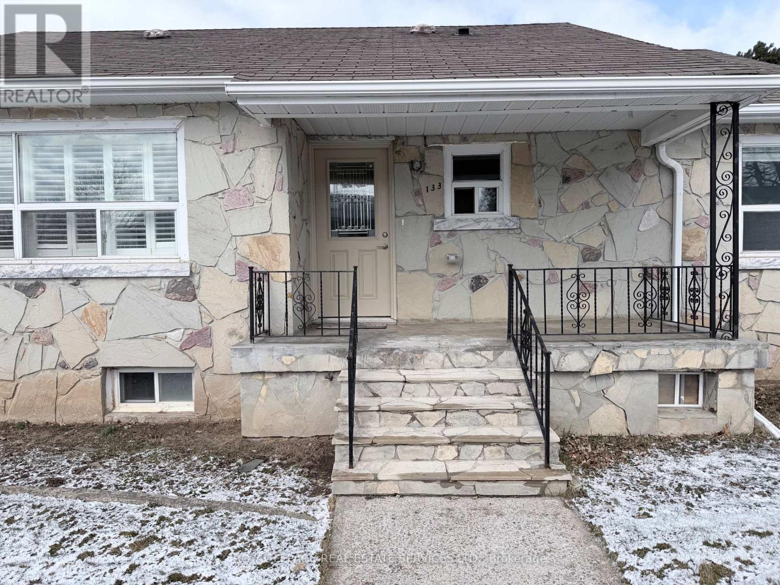 Main Floor - 133 Hawthorne Road, Oakville, Ontario  L6K 1V9 - Photo 2 - W12895616