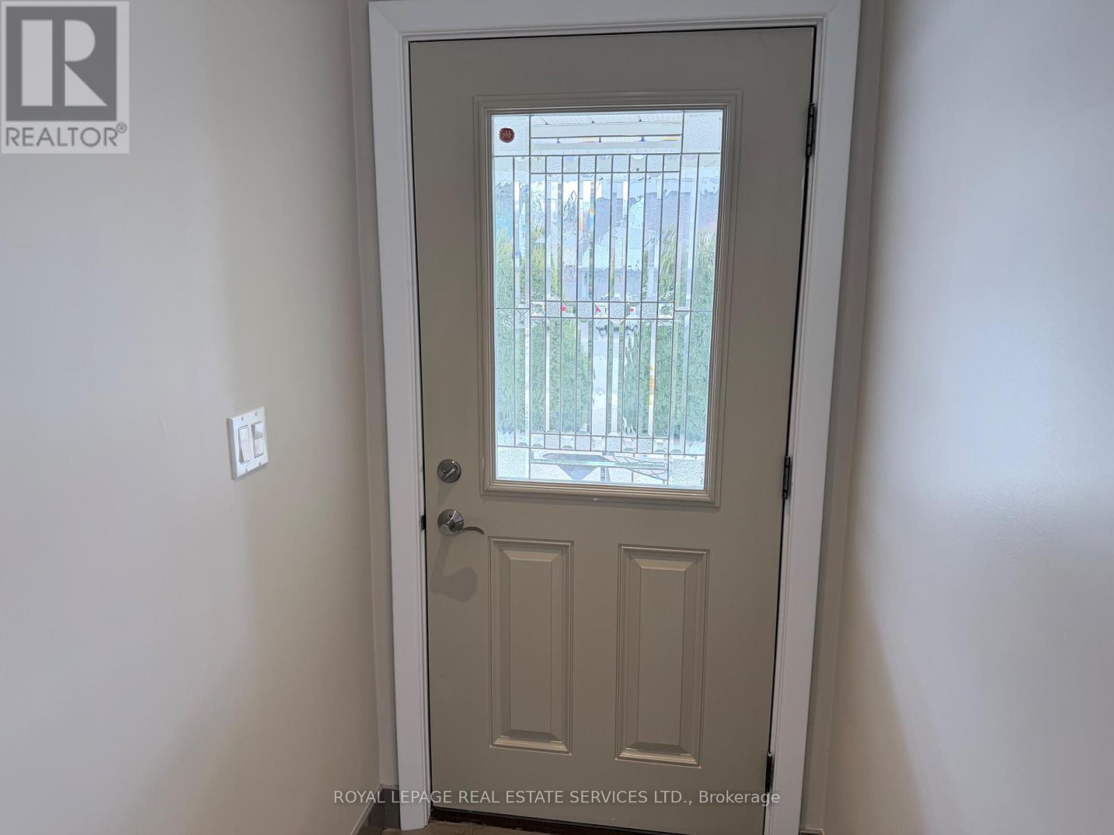 Main Floor - 133 Hawthorne Road, Oakville, Ontario  L6K 1V9 - Photo 3 - W12895616