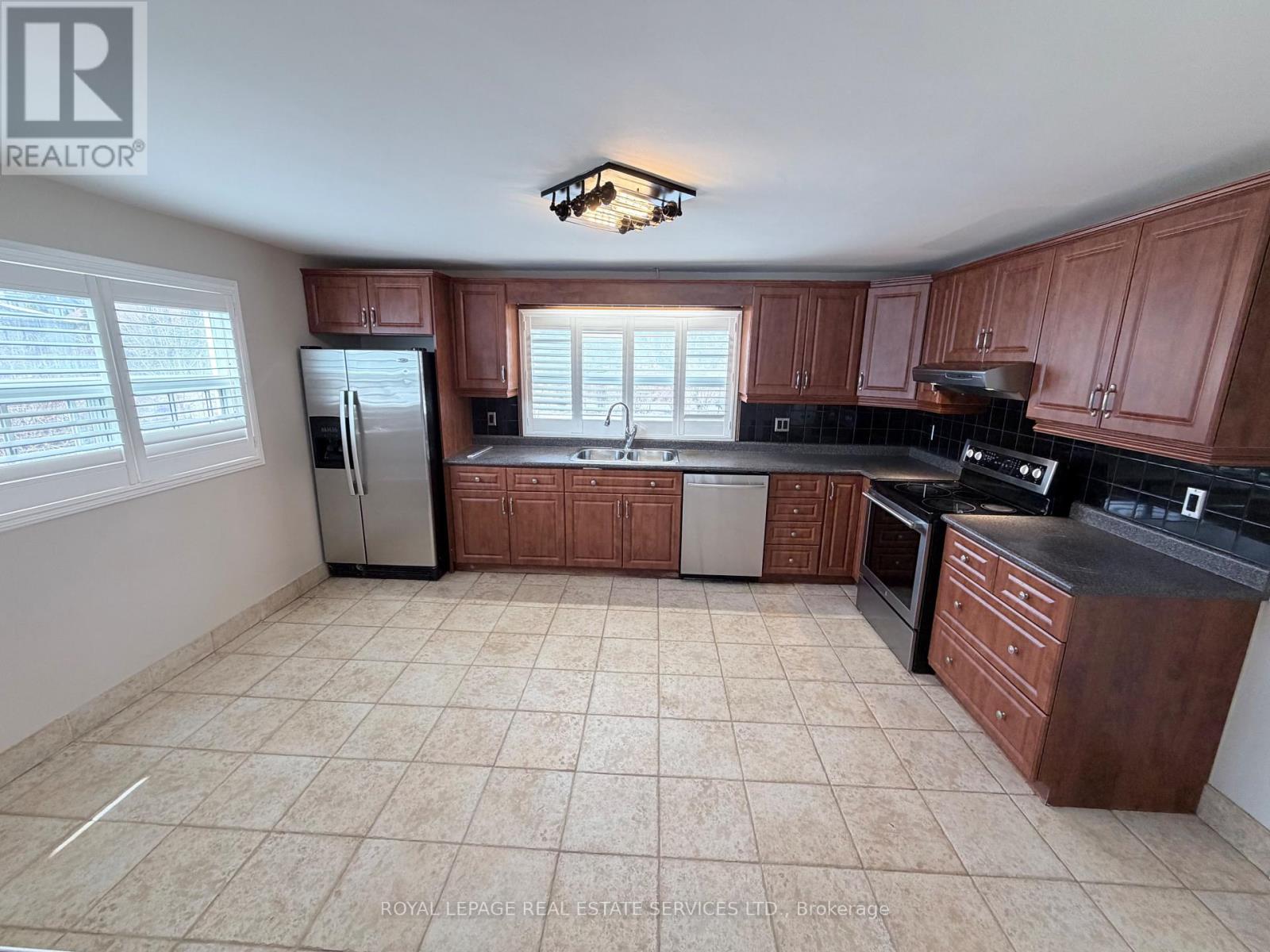 Main Floor - 133 Hawthorne Road, Oakville, Ontario  L6K 1V9 - Photo 9 - W12895616