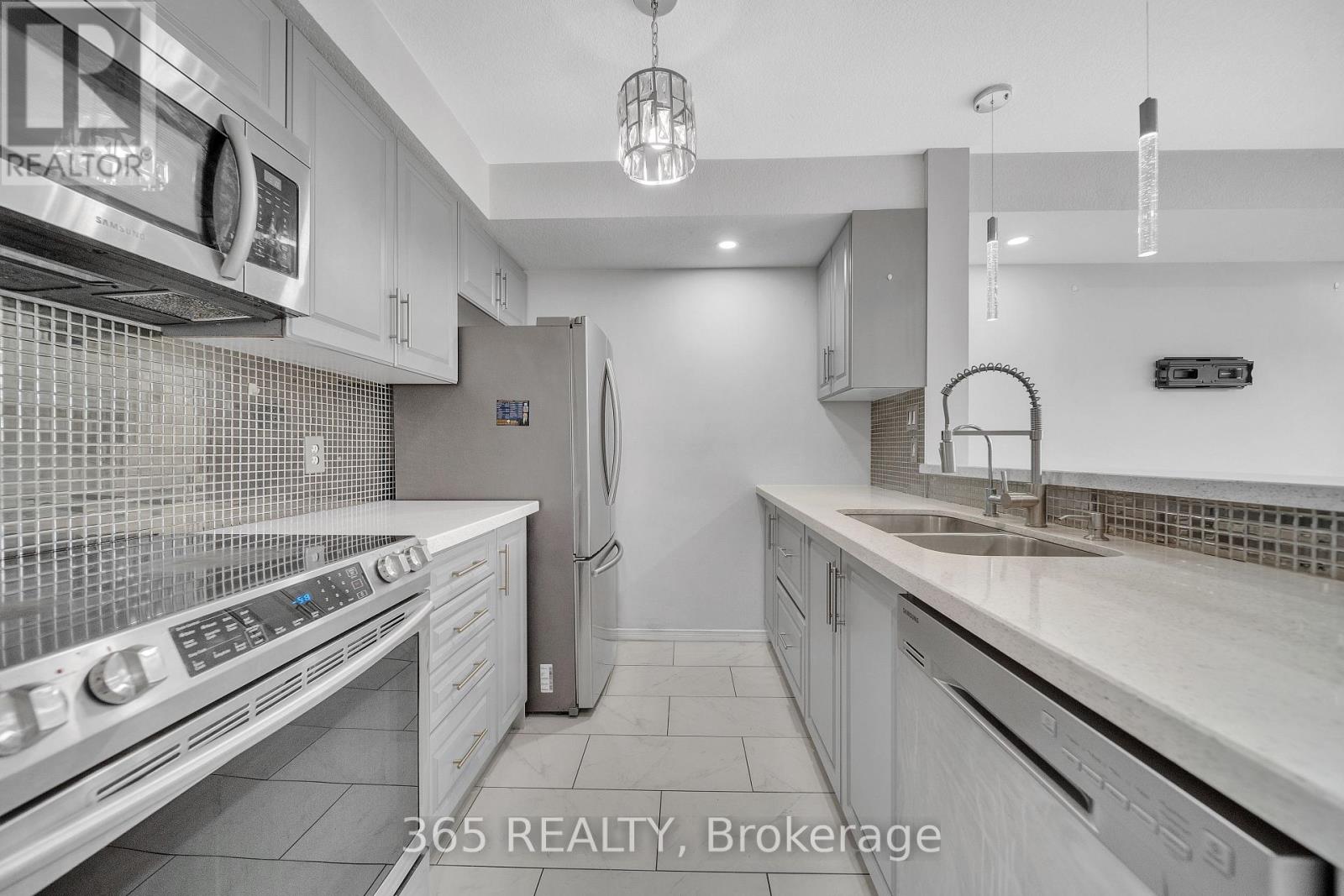 4d - 45 Cedarhill Crescent, Kitchener, Ontario  N2E 0A2 - Photo 11 - X12895458