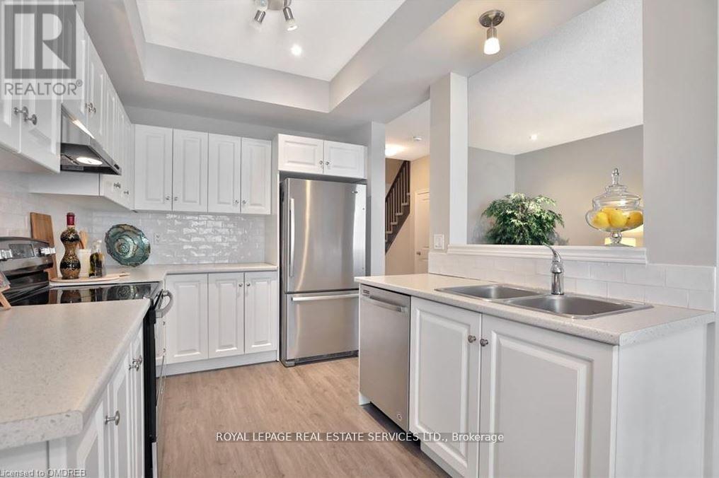 17 White Star Lane, Grimsby, Ontario  L3M 0H4 - Photo 4 - X12895514