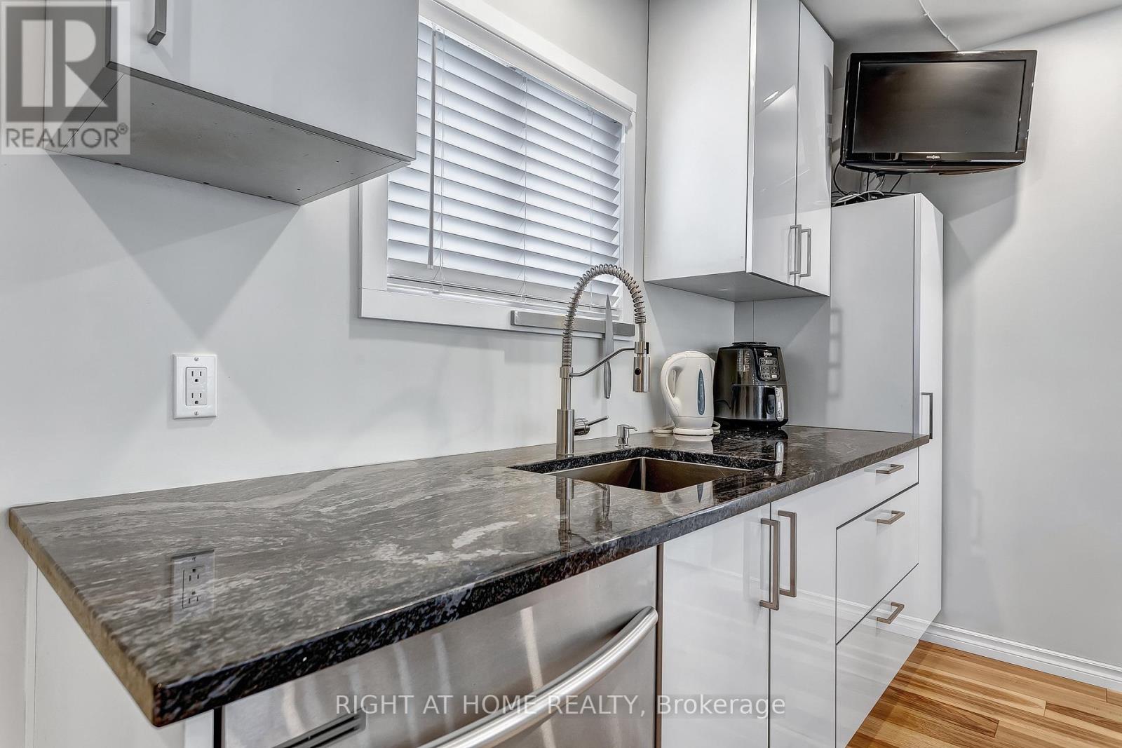 4563 Ryerson Crescent, Niagara Falls, Ontario  L2E 1E3 - Photo 10 - X12895594