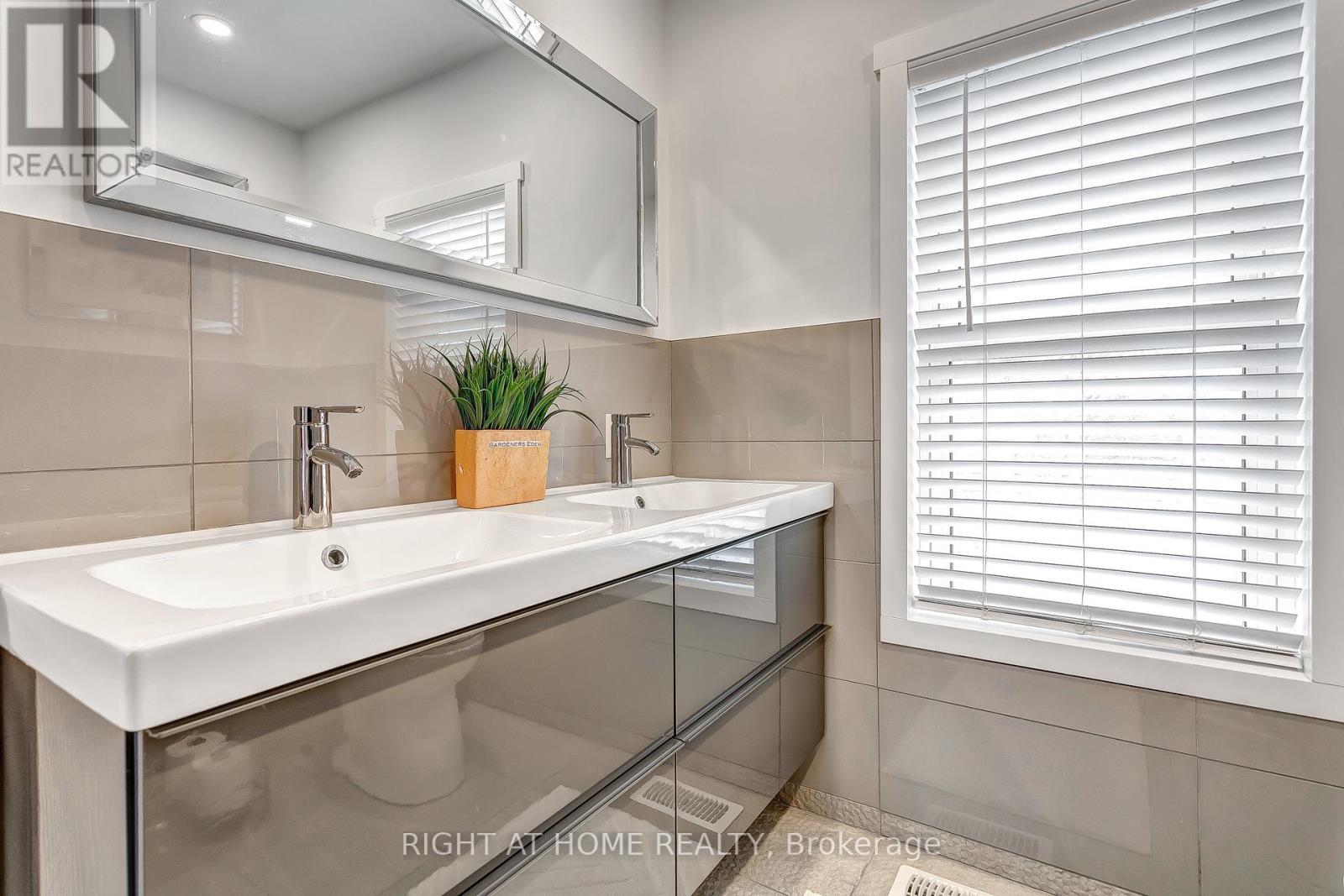 4563 Ryerson Crescent, Niagara Falls, Ontario  L2E 1E3 - Photo 18 - X12895594