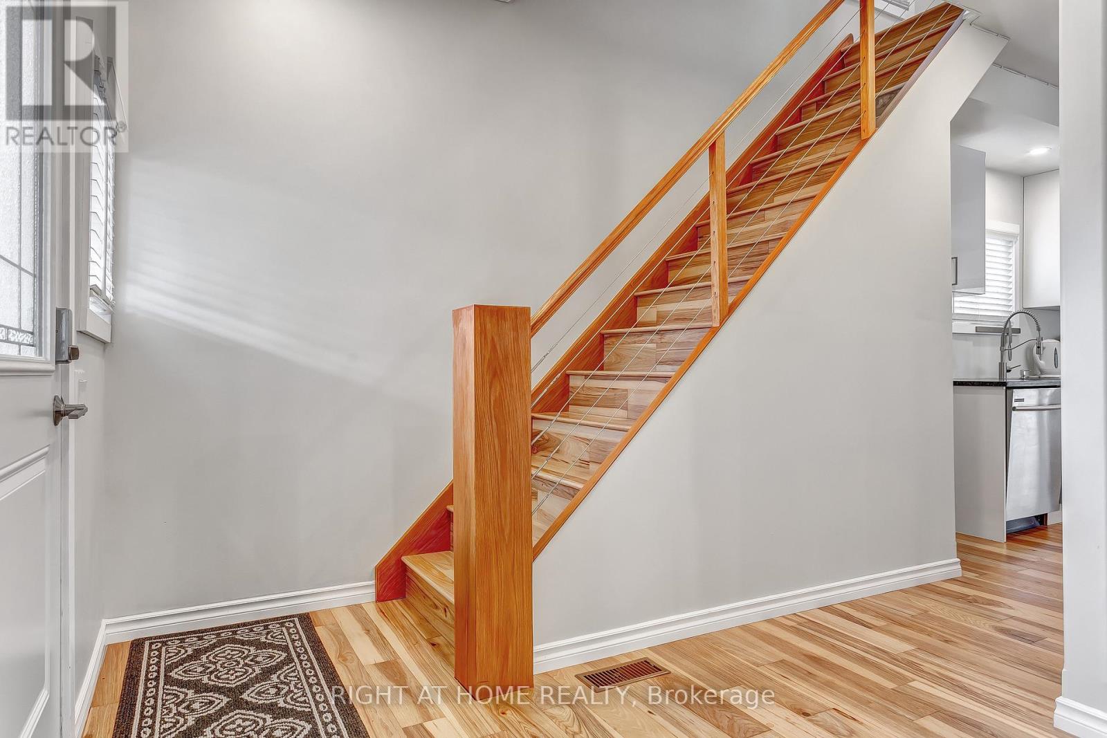 4563 Ryerson Crescent, Niagara Falls, Ontario  L2E 1E3 - Photo 5 - X12895594