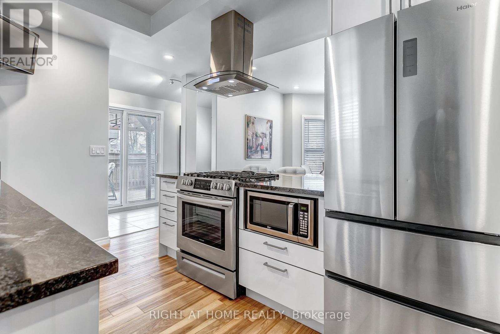 4563 Ryerson Crescent, Niagara Falls, Ontario  L2E 1E3 - Photo 6 - X12895594