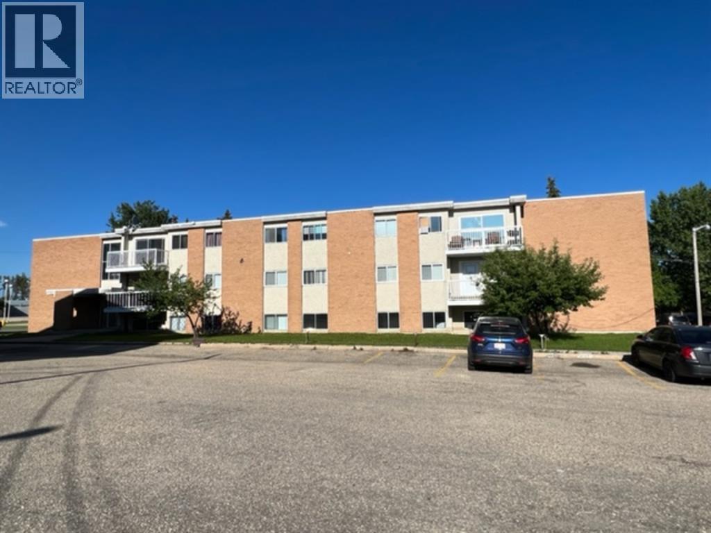 5 Sunset Boulevard, Whitecourt, Alberta  T7S 1K8 - Photo 2 - A2228412