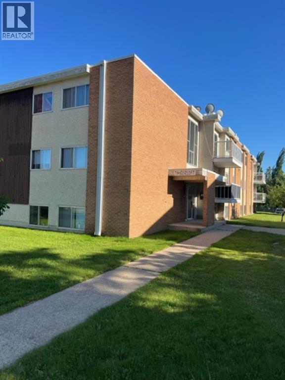 5 Sunset Boulevard, Whitecourt, Alberta  T7S 1K8 - Photo 3 - A2228412