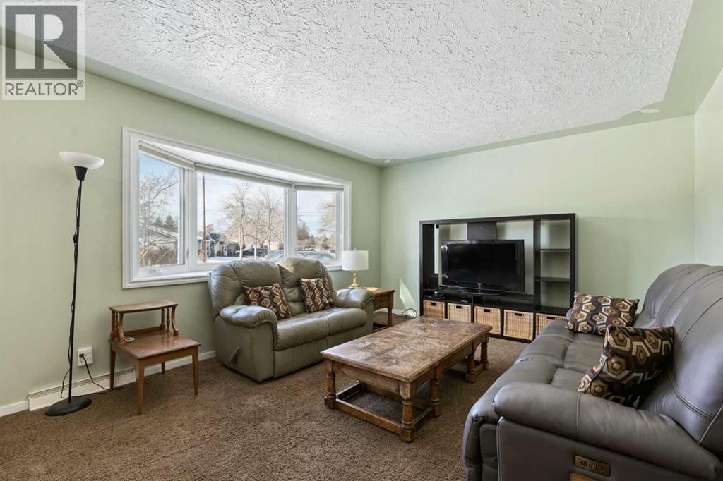 2526 Sable Drive, Calgary, Alberta  T2B 1S2 - Photo 5 - A2290414