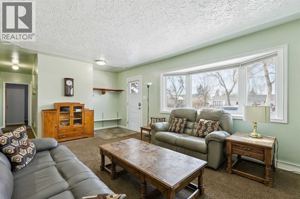 2526 Sable Drive, Calgary, Alberta  T2B 1S2 - Photo 7 - A2290414