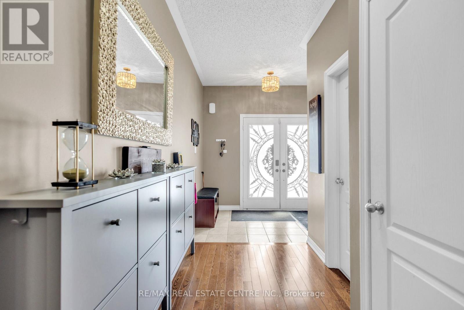 713 Halbert Drive, Shelburne, Ontario  L0N 1S2 - Photo 2 - X12895476